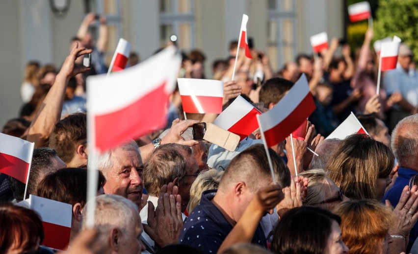 Prezydent podgrzewa nastrój politycznej wojny, ale i jest...