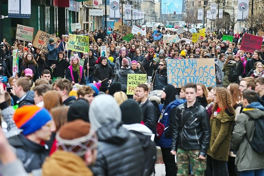 Młodzież będzie w piątek protestować w wielu miastach świata...