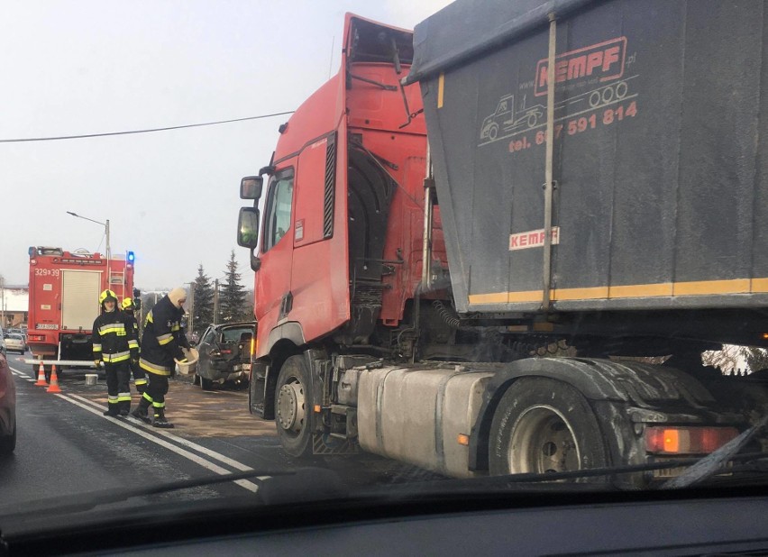 Zderzenie pojazdów na drodze krajowej nr 7 w Michałowicach