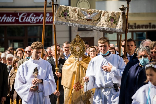 Procesje Bożego Ciała są wyrazem wiary katolików i widocznym znakiem uwielbienia Chrystusa Eucharystycznego.