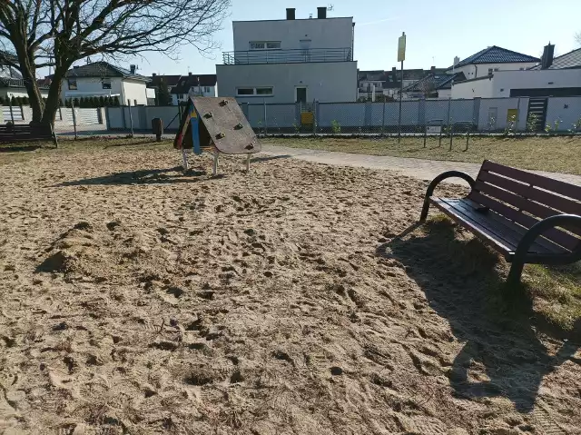 Tak obecnie wygląda piaskownica. Urzędnicy jeszcze nie wiedzą, co powstanie w tym miejscu.