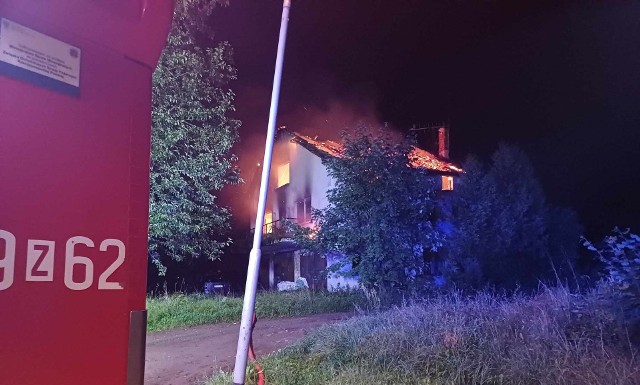 Do pożaru doszło w poniedziałek nad ranem w miejscowości Buślary.