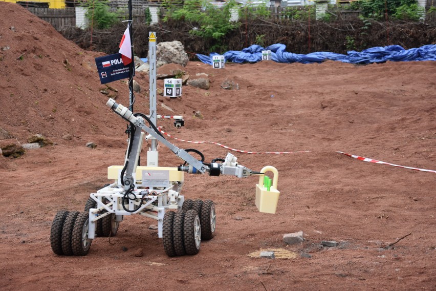 Zawody kosmicznych łazików w Starachowicach. Czy IMPULS II dowiezie naszych studentów na Marsa? 