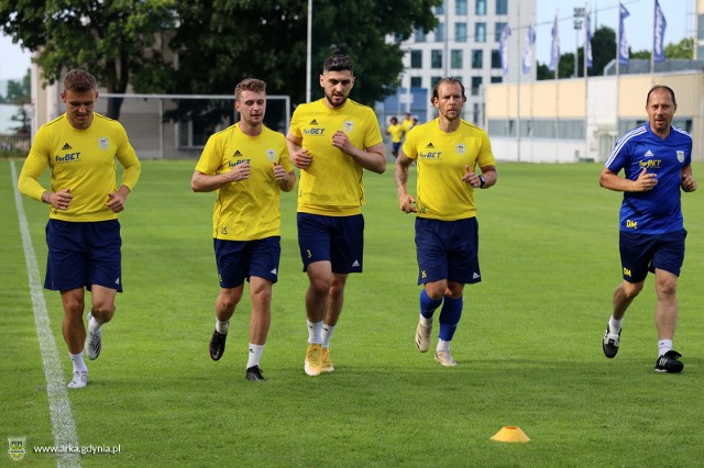 Piłkarze Arki Gdynia mają już za sobą pierwszy trening po urlopach.