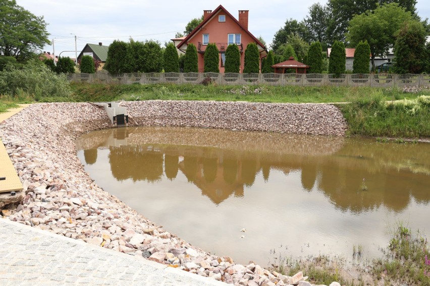 W centrum Mniowa powstaje zbiornik wodny wraz z deptakiem...