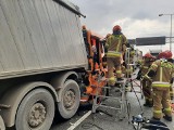 Wypadek na A4. Na obwodnicy Krakowa zderzyło się pięć ciężarówek, lądował LPR. Gigantyczny korek na autostradzie w stronę Rzeszowa ZDJĘCIA