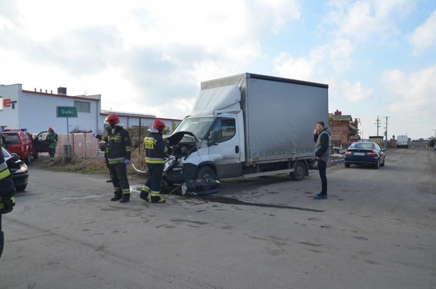 Wypadek na przejeździe kolejowym w Dalkach: Samochód...