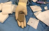 W Poznaniu wszczepiono pacjentowi kardiowerter-defibrylator z funkcją bluetooth. To pierwsze takie urządzenie w Polsce