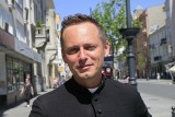 Ksiądz Michał Misiak wychodzi z nową inicjatywą. W szpitalu bonifratrów w Łodzi organizuje nocny Duchowy SOR