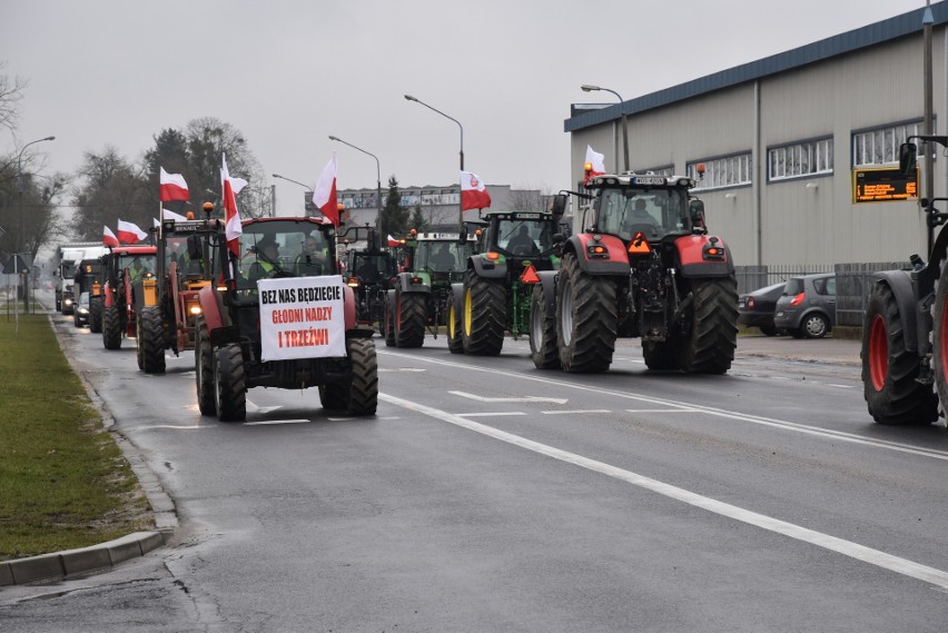 Protest rolników w Ostrołęce: "Bez nas będziecie głodni, nadzy i trzeźwi"