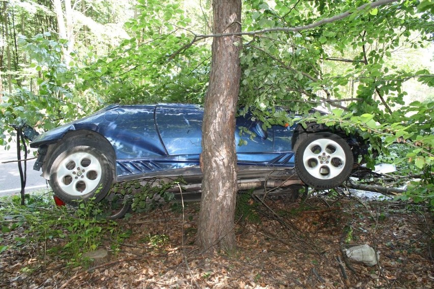 Już wiadomo, dlaczego kierowca, który doprowadził do wypadku w Olkuszu uciekł. Nie miał prawa jazdy