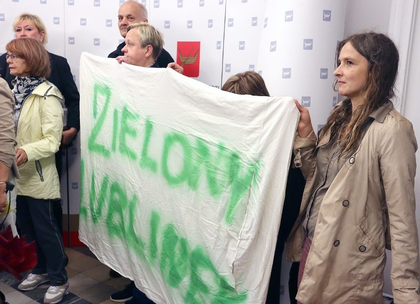 "Zielony Lublinek" to tylko jeden z transparentów, które...