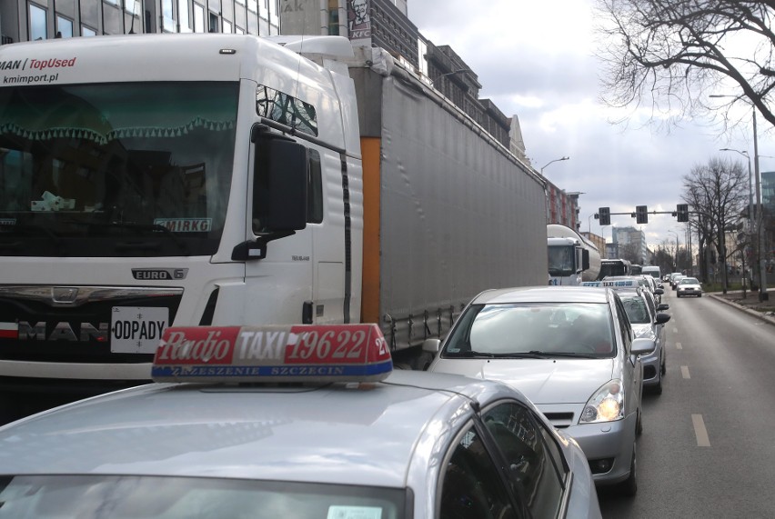 Rocznie przez Szczecin przejeżdżają setki tysięcy przeładowanych pojazdów! Czy są one też źródłem mandatów?
