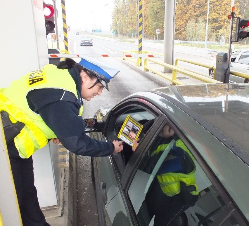 Zatrzymują kierowców, zajeżdżając im drogę, gdy się im to...