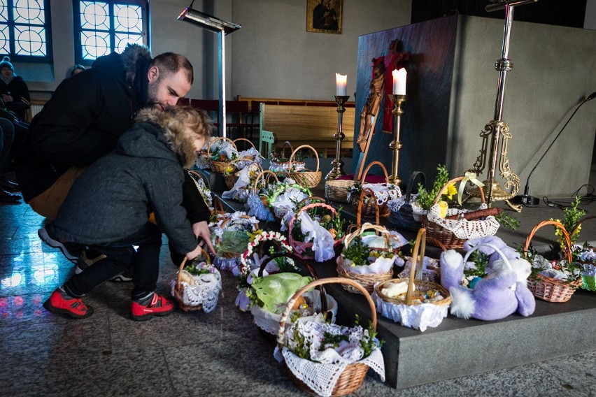 Święconka w Załomiu. Poszliśmy święcić koszyki wielkanocne [ZDJĘCIA]