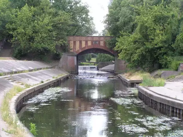 Po przepłynięciu 55 km kajakarze dotra do Włocławka (na zdjęciu).