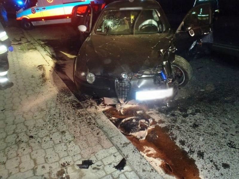 Stary Sącz. Samochód wypadł z drogi i uderzył w płot. Podróżujący mieli szczęście [ZDJĘCIA]