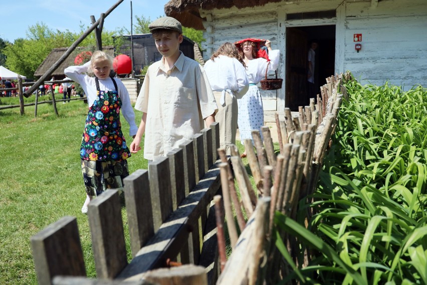 Dzień dziecka w klimacie folk. Zobacz jak najmłodsi bawili się w lubelskim skansenie