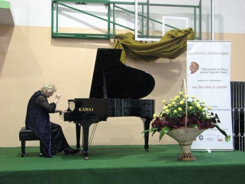 Anna Maria Stańczyk zagrała w Ostrowi z okazji dwusetnej rocznicy urodzin Chopina