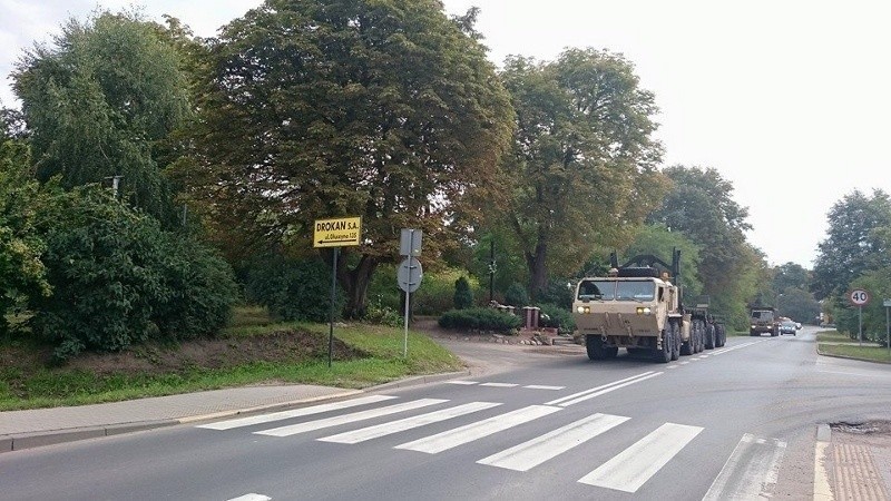 Kolumna z amerykańskimi żołnierzami w Poznaniu