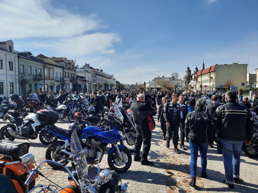 Świętokrzyscy motocykliści rozpoczęli sezon. Z Opatowa pojechali do Sandomierza [ZAPIS TRANSMISJI, ZDJĘCIA]