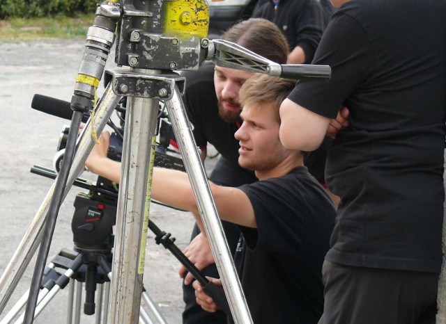 Maciek Doryk jako operator na planie filmowym w Rozwadowie.