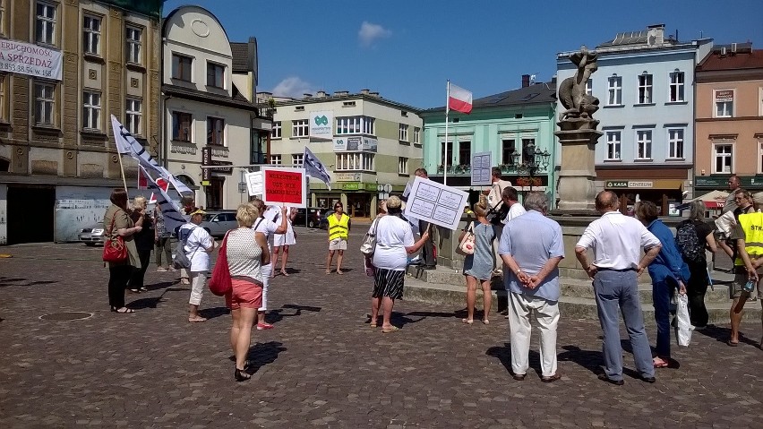 Demonstracja KOD w Skoczowie: burmistrz zakazał wywieszania plakatów organizacji