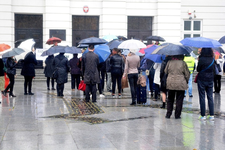 Protesty zwolenników i przeciwników zaostrzenia ustawy aborcyjnej w Radomiu