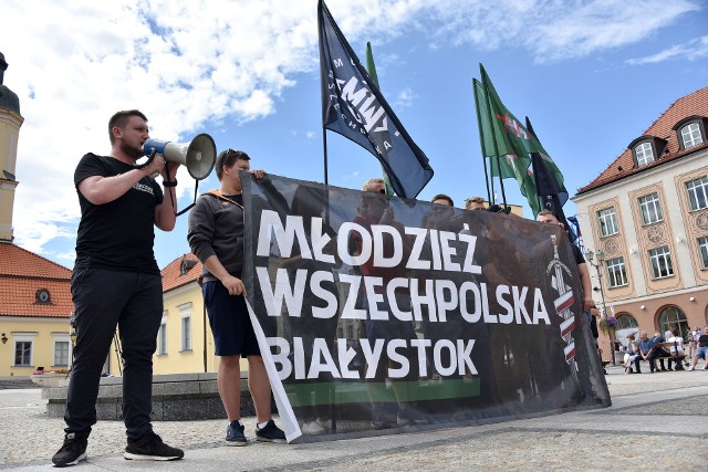 Młodzież Wszechpolska manifestowała przeciw polityce migracyjne prezydenta Białegostoku