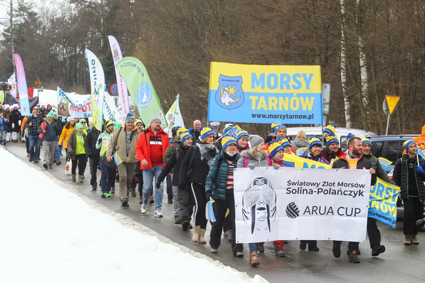 Polańczyk stolicą morsowania. Nad Soliną odbywa się III Światowy Zlot Morsów [ZDJĘCIA]