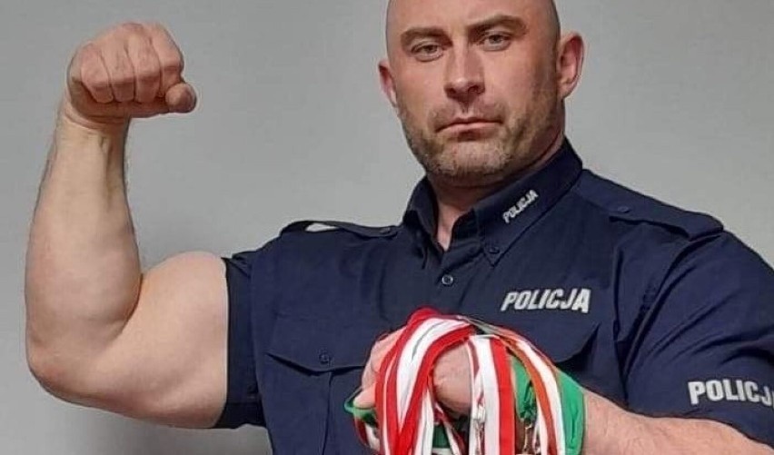 Mistrzostwa Polski służb mundurowych w armwrestlingu. Policjant z Dzierzgonia nagrodzony