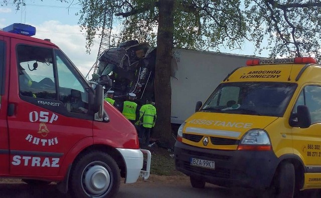 Rutki-Kossaki. Wypadek śmiertelny w pobliżu miejscowości Pęsy-Lipno zablokował S8