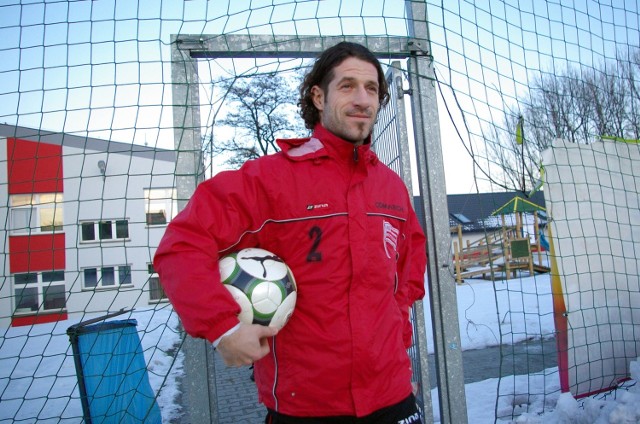 Maciej Murawski jest wychowankiem Zrywu Zielona Góra. Grał na mistrzostwach świata 2002 w Korei i Japonii. Na zdjęciu jeszcze w barwach Cracovii Kraków.