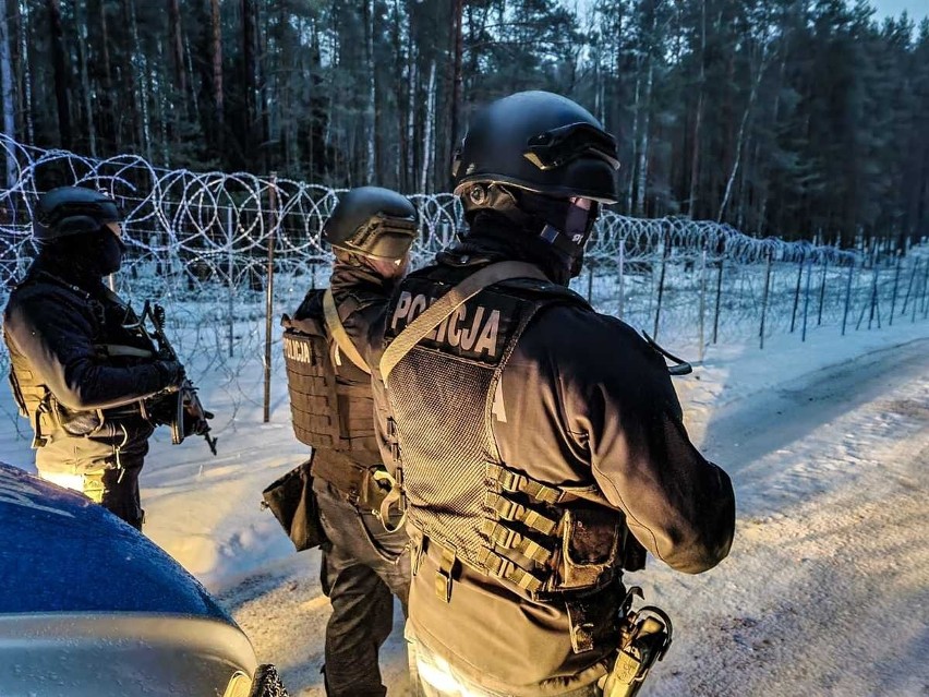 Praca policji na granicy z Białorusią