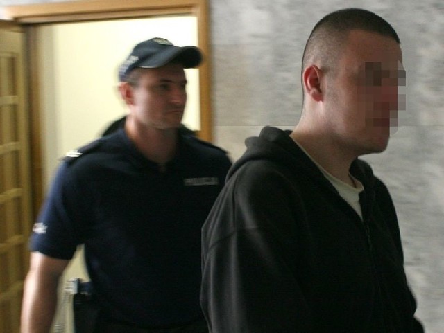 Oskarżonemu 20-letniemu Krzysztofowi Ż. z Tarnobrzega grozi kara nawet do 12 lat pozbawiania wolności.