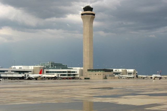 Lotnisko regionalne mogłoby mieć i terminal pasażerski i wieżę kontroli lotów.