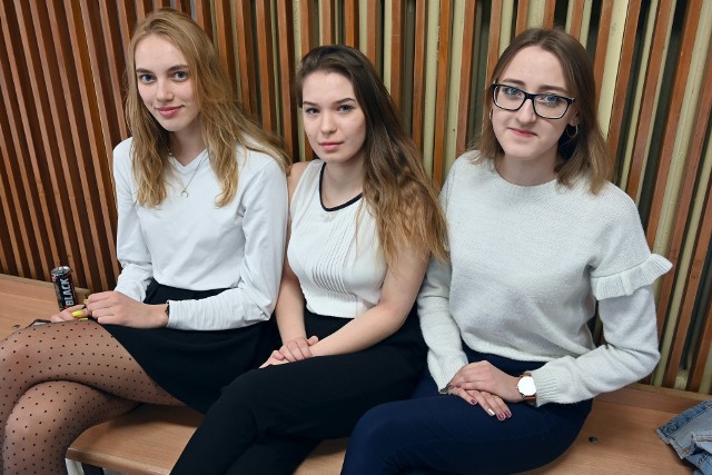 Majka, Patrycja, Ania - maturzystki z IV liceum Ogólnokształcącego w Kielcach przyznają, cze czeka je intensywne dwa miesiące pracy przed maturą