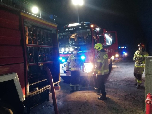 Pożar kotłowni koło Czaplinka. Strażacy gasili ogień w kotłowni