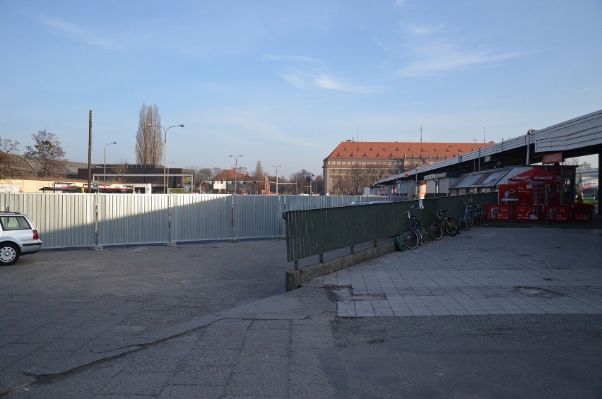 Wrocław: Budują tymczasowy dworzec PKS (ZDJĘCIA, MAPA)