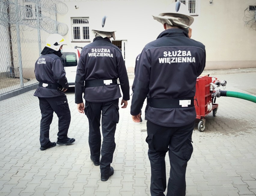 Dzień Strażaka w powiecie grójeckim. Funkcjonariusze z Aresztu Śledczego zorganizowali ćwiczenia pożarnicze