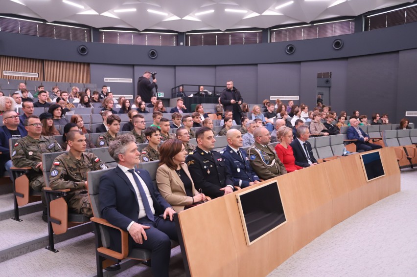 Finał kampanii "My, młode pokolenie - Tobie Ojczyzno". Nagrodzono zwycięzców drużynowego konkursu strzeleckiego