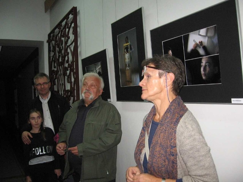 Fotograficy pokazali nową wystawę w Miejskiej Bibliotece Publicznej w Radomiu. Ale im coraz ciaśniej! 