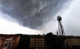 Burza w Dzierżoniowie i Strzelinie na Dolnym Śląsku. Nie żyje jedna osoba, dziesiątki powalonych drzew [ZDJĘCIA]