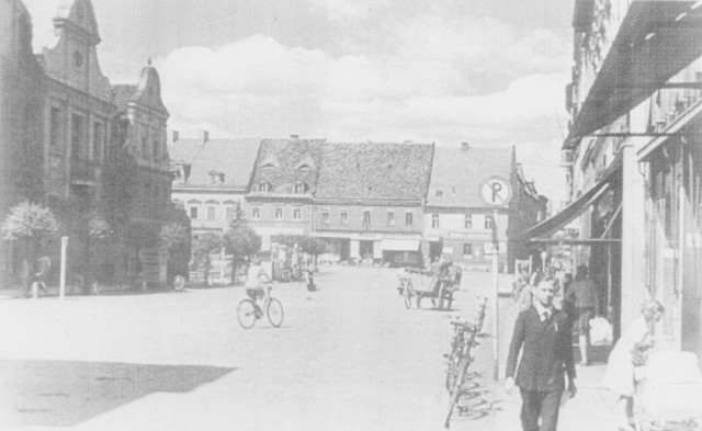 W takim Kluczborku dorastał Walter Weinlaub. Widok na wschodnią pierzeja Rynku przed wojną.