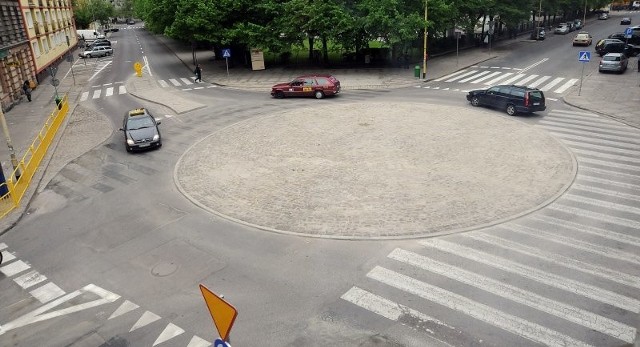 Nowe rondo na skrzyżowaniu ulic Mazurskiej i Śląskiej ma nazwę  "Ofiar Katastrofy Smoleńskiej".