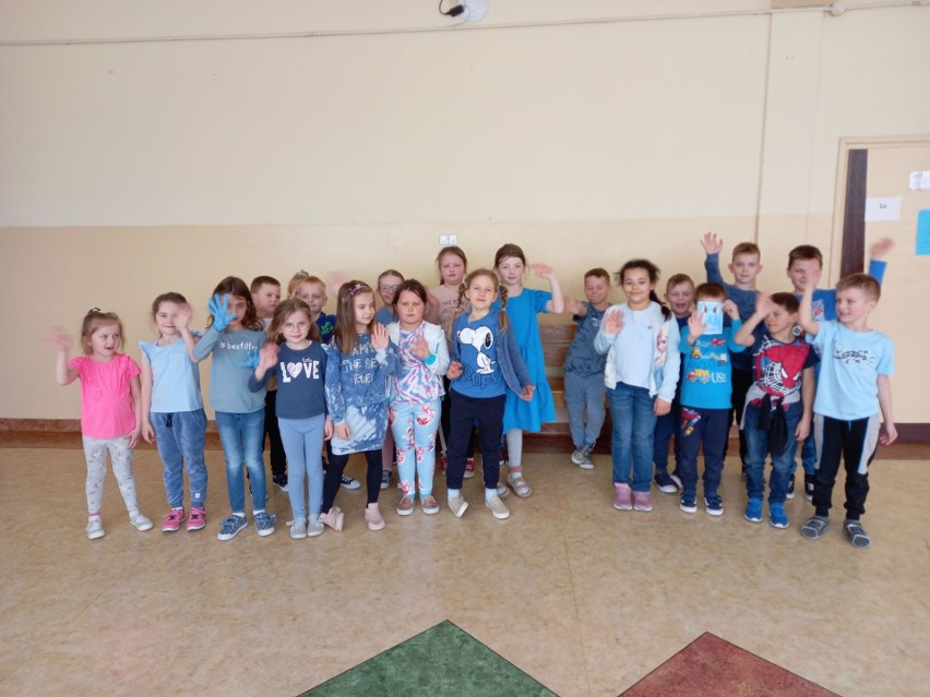 Uczniowie Publicznej Szkoły Podstawowej numer 22 w Radomiu obchodzili Światowy Dzień Autyzmu