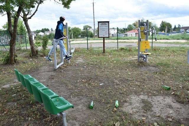 Najwidoczniej nie wszyscy wiedzą do czego służy plac zabaw oraz siłownia. Zobaczcie, co zastaliśmy w Tryszczynie (gm. Koronowo). Świadczą o tym porozrzucane butelki po alkoholu.Będzie podwyżka 500+ ? 1000 plus - możliwa waloryzacja programu 500 plus.