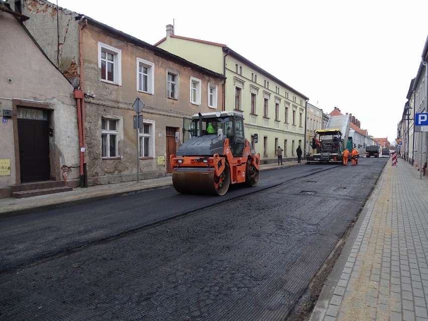 Na remontowanej ulicy 22 Stycznia w Chełmnie ułożono już...