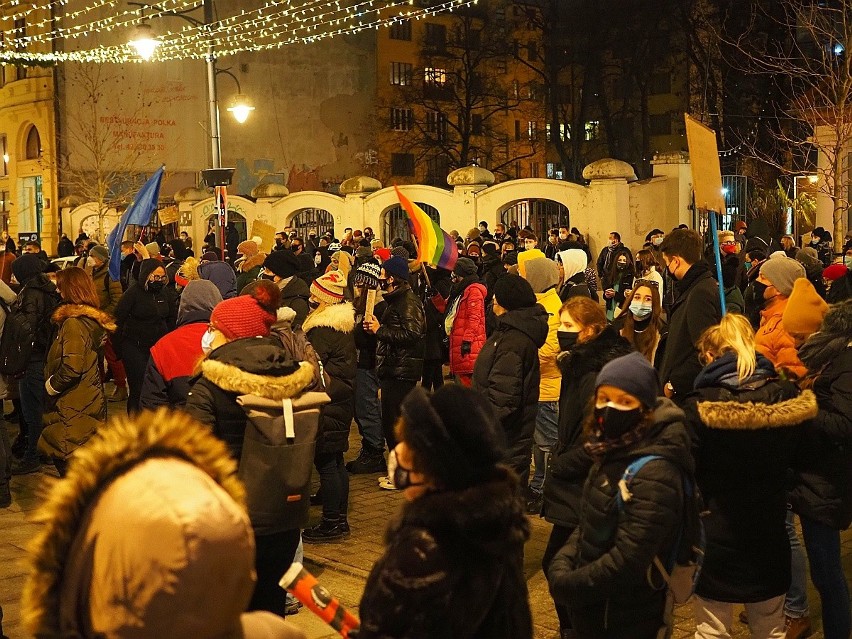 STRAJK KOBIET! W Łodzi w środę odbył się protest. 27 stycznia Trybunał Konstytucyjny opublikował uzasadnienie wyroku ws. aborcji