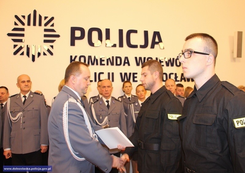 Ślubowanie nowych policjantów we Wrocławiu [ZDJĘCIA]